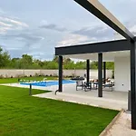 Eni Medulin Heated Pool Vila
