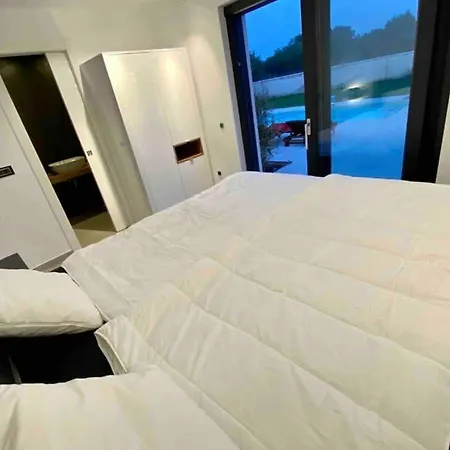 Eni Medulin Heated Pool Willa Šišan