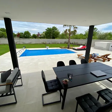 Eni Medulin Heated Pool Вилла