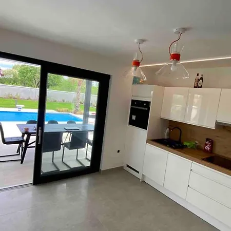 Eni Medulin Heated Pool * Šišan