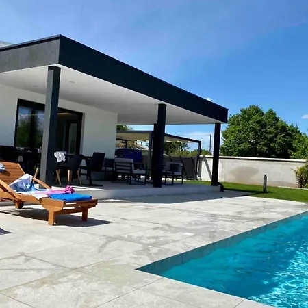 Eni Medulin Heated Pool Villa