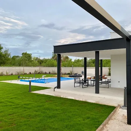 Eni Medulin Heated Pool Vila