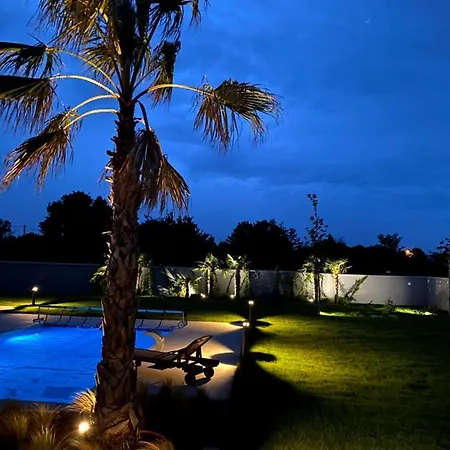 Willa Eni Medulin Heated Pool Šišan