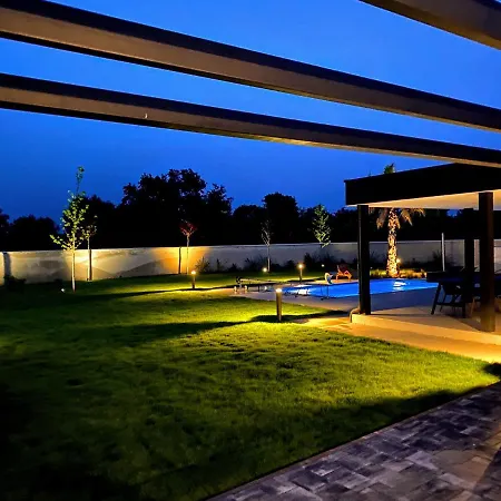 Eni Medulin Heated Pool * Šišan