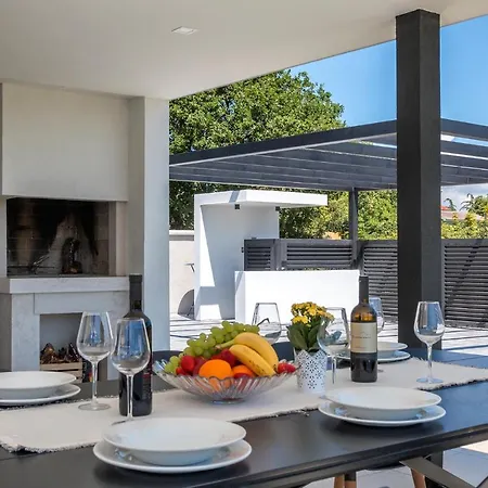 Eni Medulin Heated Pool Villa *