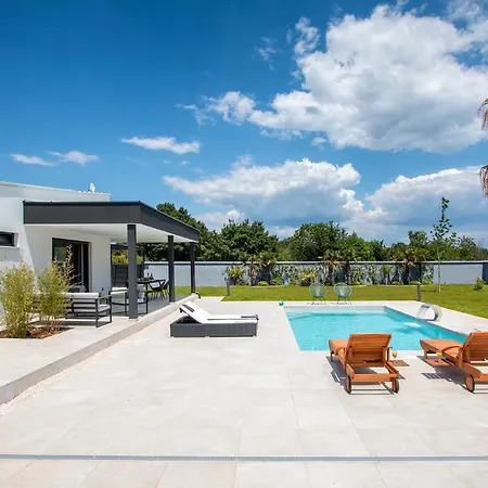 Willa Eni Medulin Heated Pool *