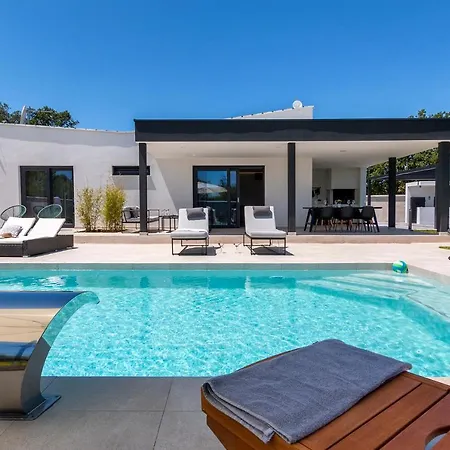 Eni Medulin Heated Pool Šišan