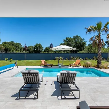 Eni Medulin Heated Pool Villa