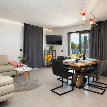 Villa Eni Medulin Heated Pool