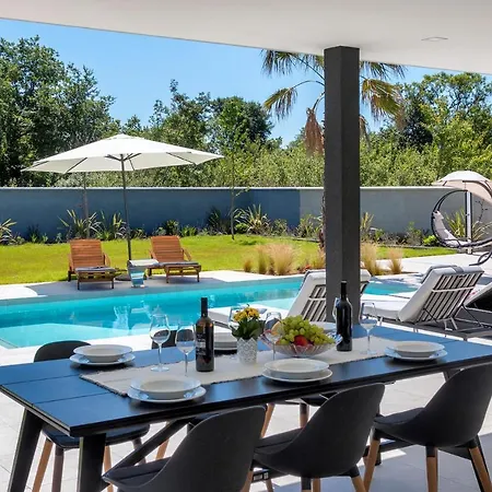 Eni Medulin Heated Pool Villa *