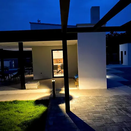 Eni Medulin Heated Pool Šišan