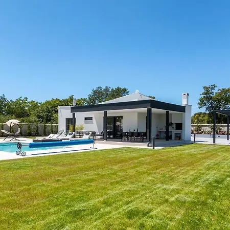 Villa Eni Medulin Heated Pool