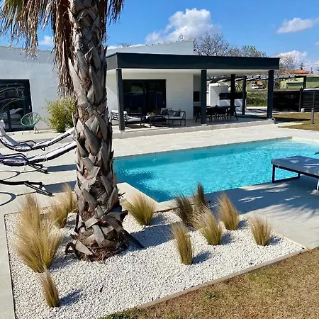 Eni Medulin Heated Pool Šišan