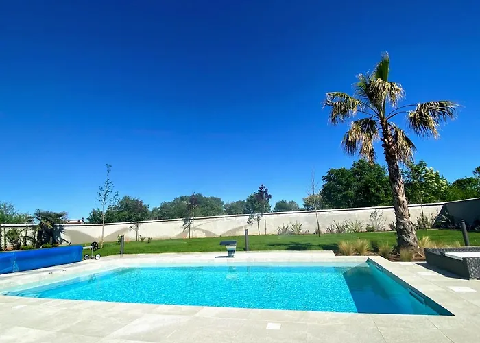 Eni Medulin Heated Pool Sisan