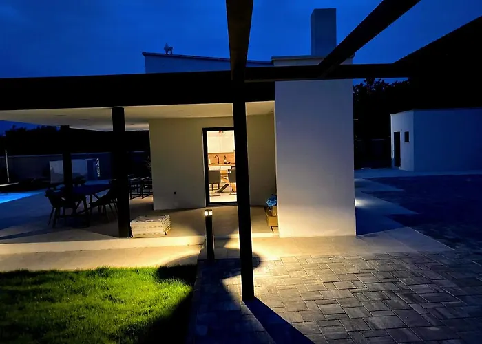 Eni Medulin Heated Pool Sisan