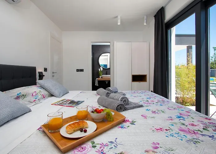 Vila Eni Medulin Heated Pool *