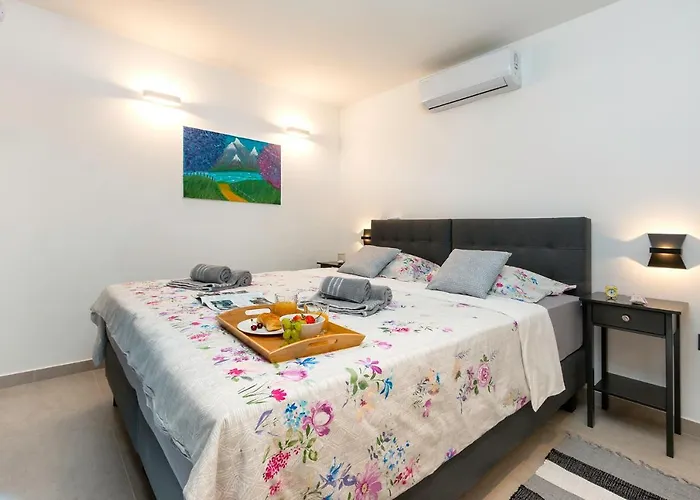 Eni Medulin Heated Pool Sisan