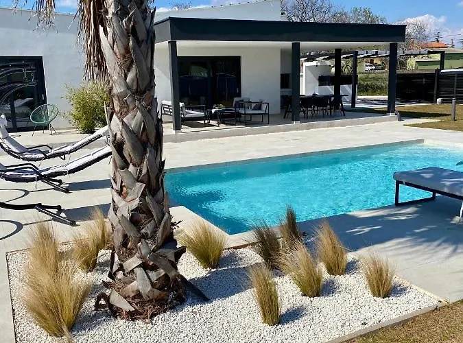 Eni Medulin Heated Pool Sisan